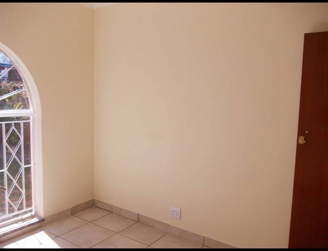 3 BEDROOM TOWNHOUSE FOR SALE IN VANDERBIJLPARK CE 2
